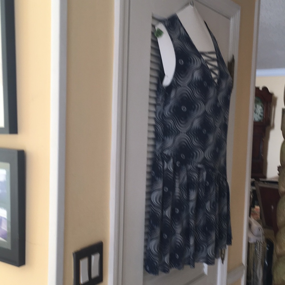 Dress - Picture 3 of 4